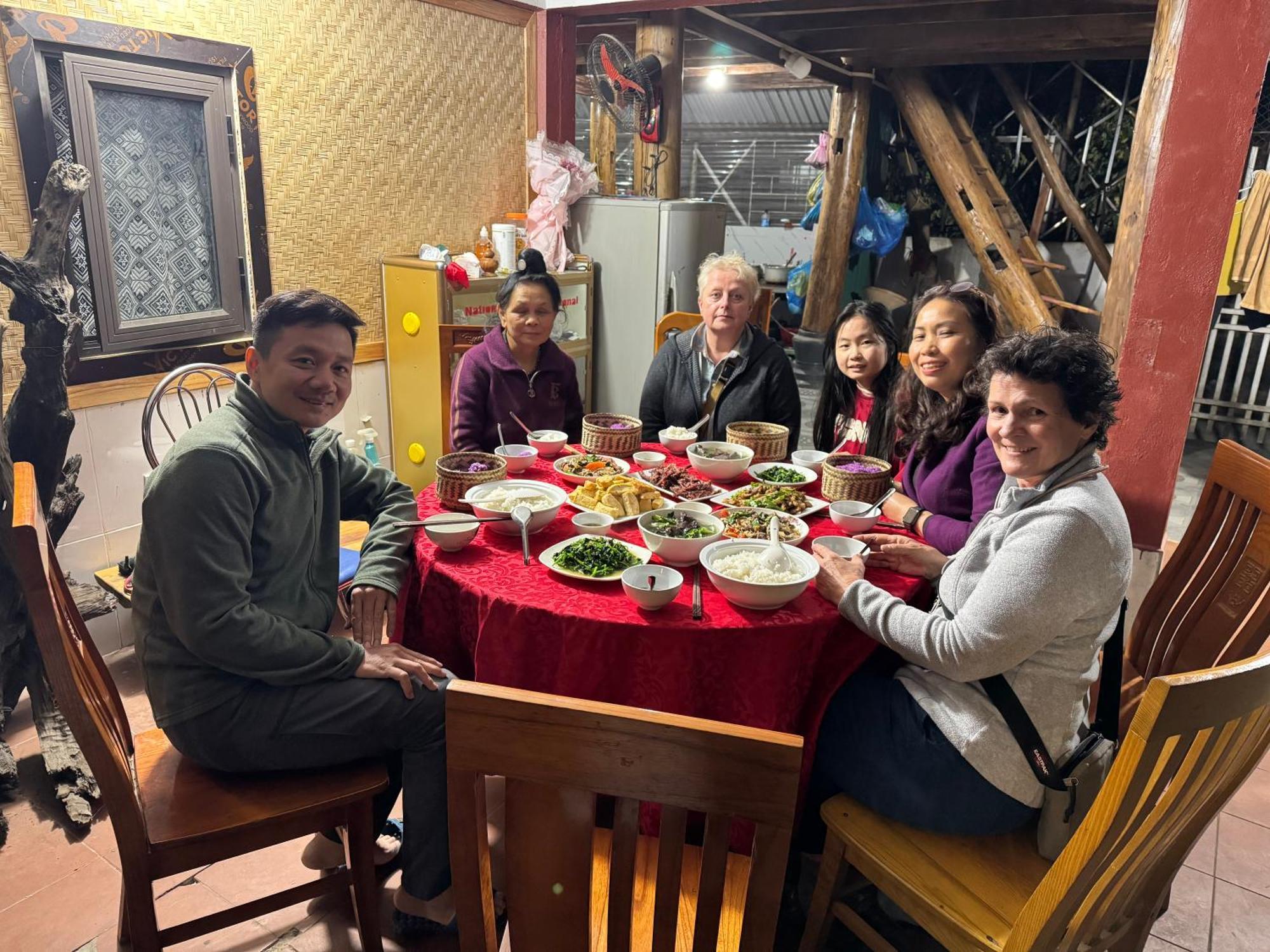 Minh Ngoc Homestay Dien Bien Phu Ban Hin Lom Eksteriør bilde